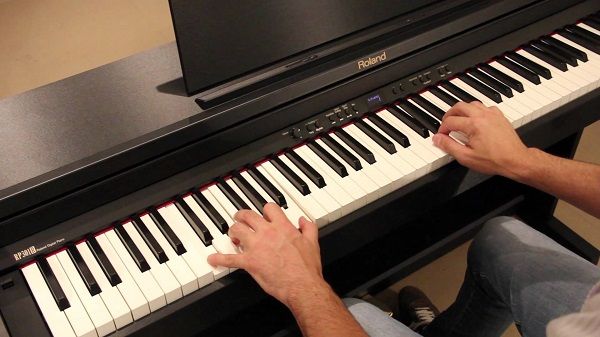 dan-piano-dien-roland-rp301.jpg