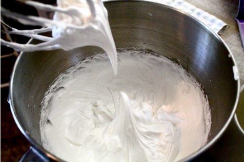 cach-lam-cot-banh-gato-tra-xanh-4-500x333.jpg