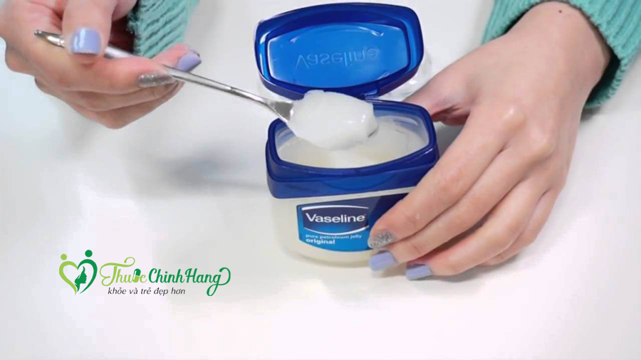 3-cach-lam-mi-cong-dai-bang-vaseline.jpg
