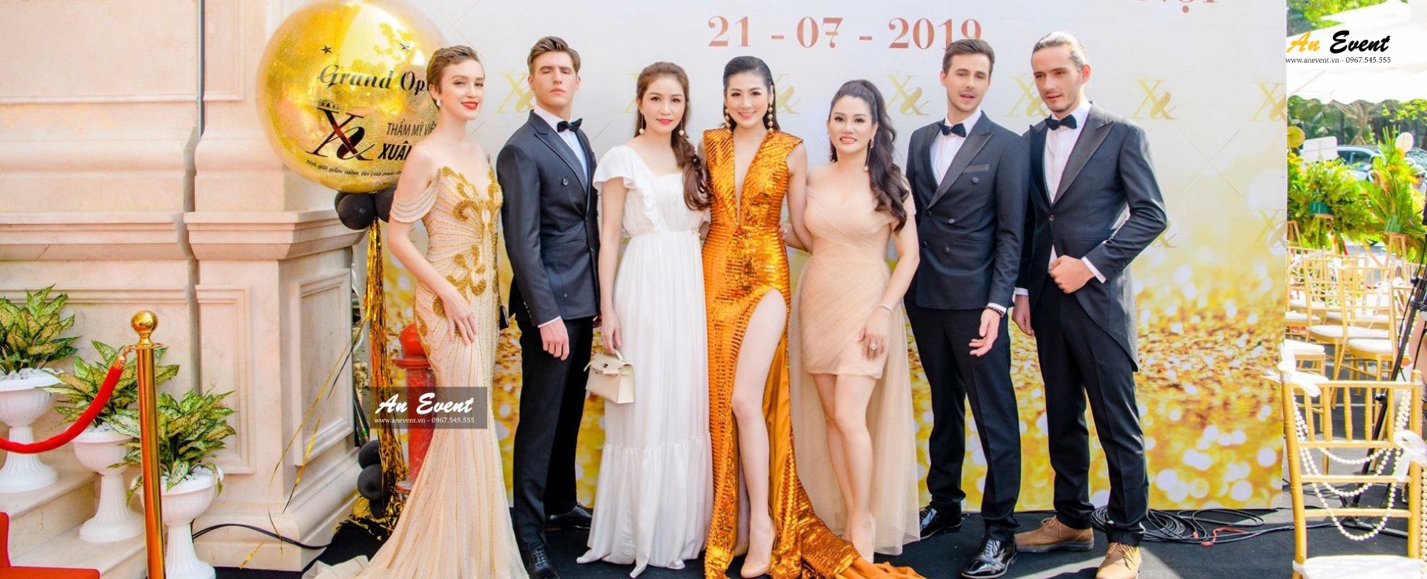To-chuc-le-khai-truong-tham-my-vien-Xuan-Huong.jpg
