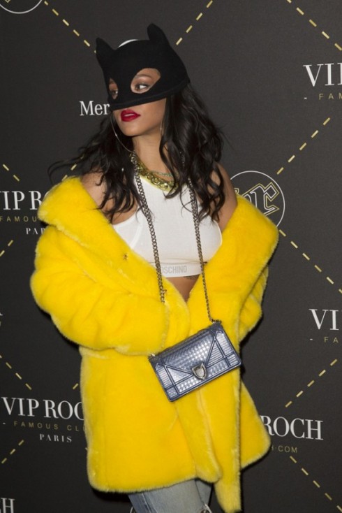 tui-xach-nu-dep-rihanna-diorama-2-490x734.jpg
