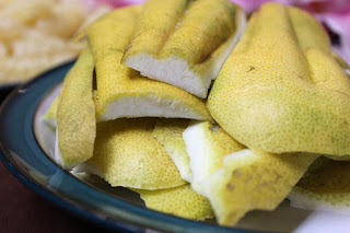 chua-rung-toc-sau-sinh-bang-vo-buoi.jpg