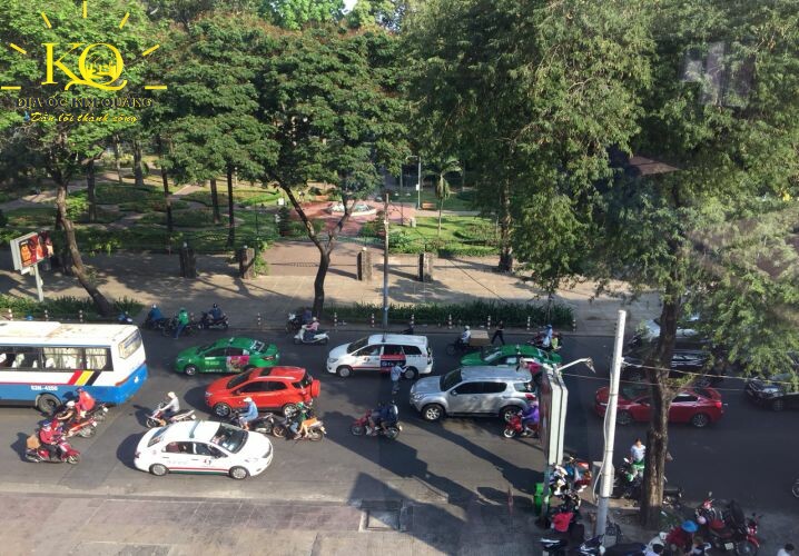 Giao thông phía trước Báo Người Lao Động Building Giao thông phía trước Báo Người Lao Động Building