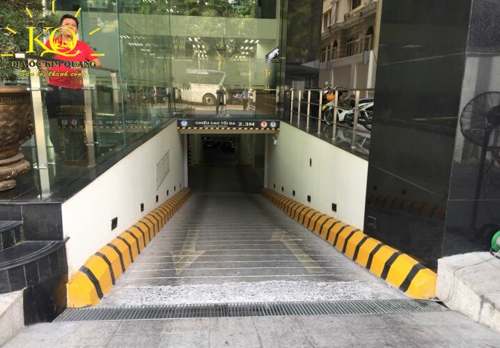 Lối xuống hầm xe Báo Người Lao Động Building Lối xuống hầm xe Báo Người Lao Động Building
