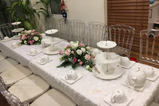 cach-cam-hoa-de-ban-cuoi-dep-sang-trong-2-550x367.png