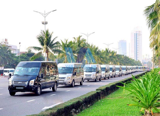 thue-xe-16-cho-ford-transit-2023-di-ha-long-2.jpg